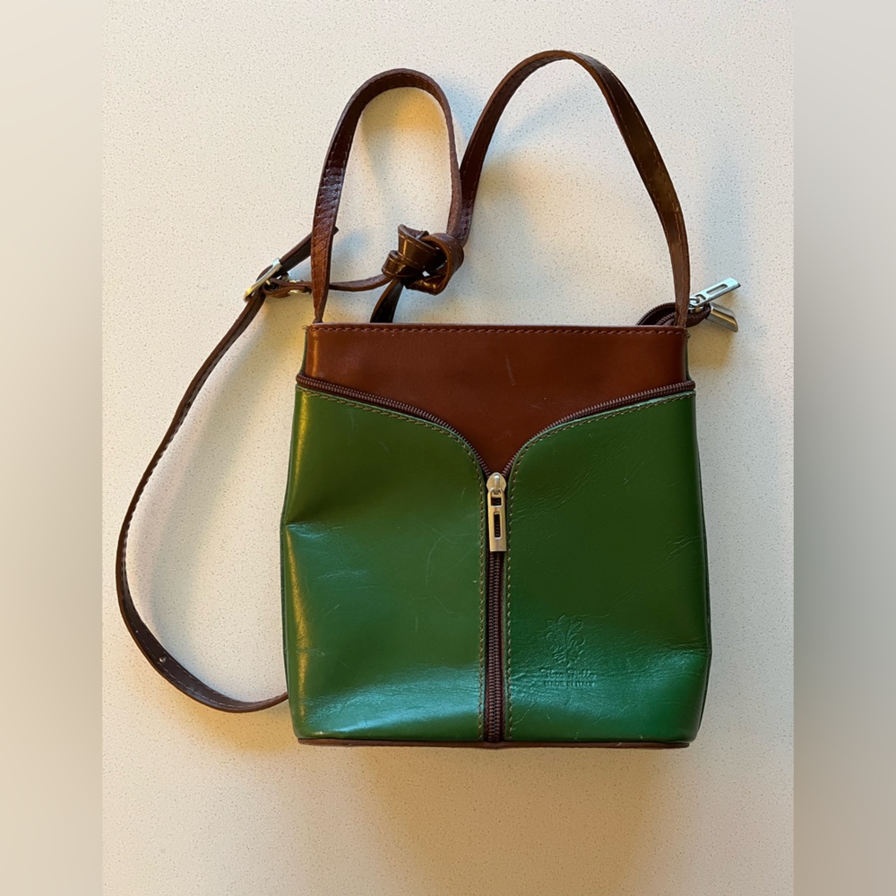 Vera Pelle Green and Brown Italian Leather Bag with Zipper Accent - Picture 2 of 9